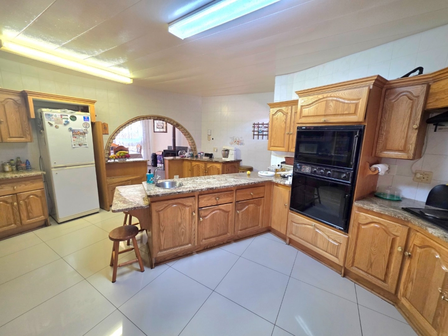 5 Bedroom Property for Sale in La Provance Free State